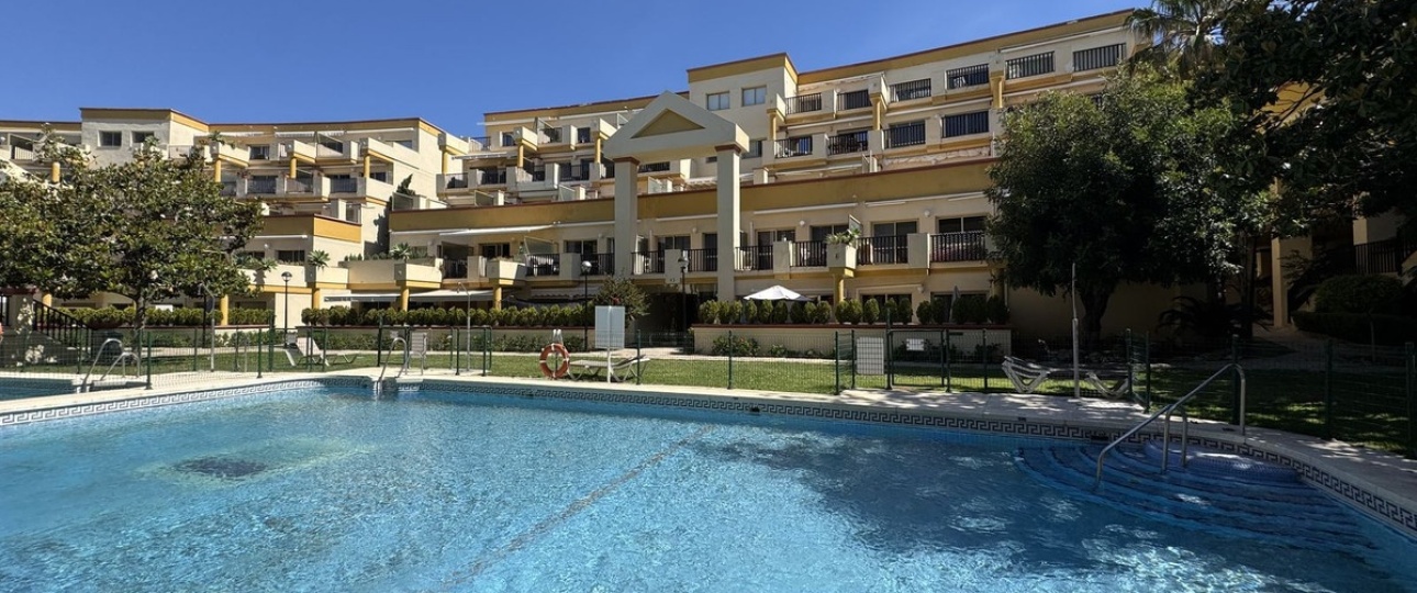 Resale - apartment - Marbella - Elviria