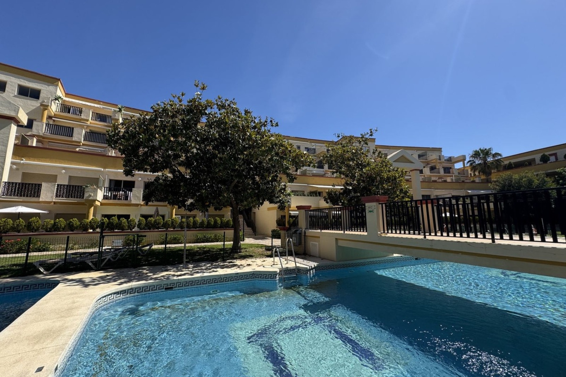 Resale - apartment - Marbella - Elviria