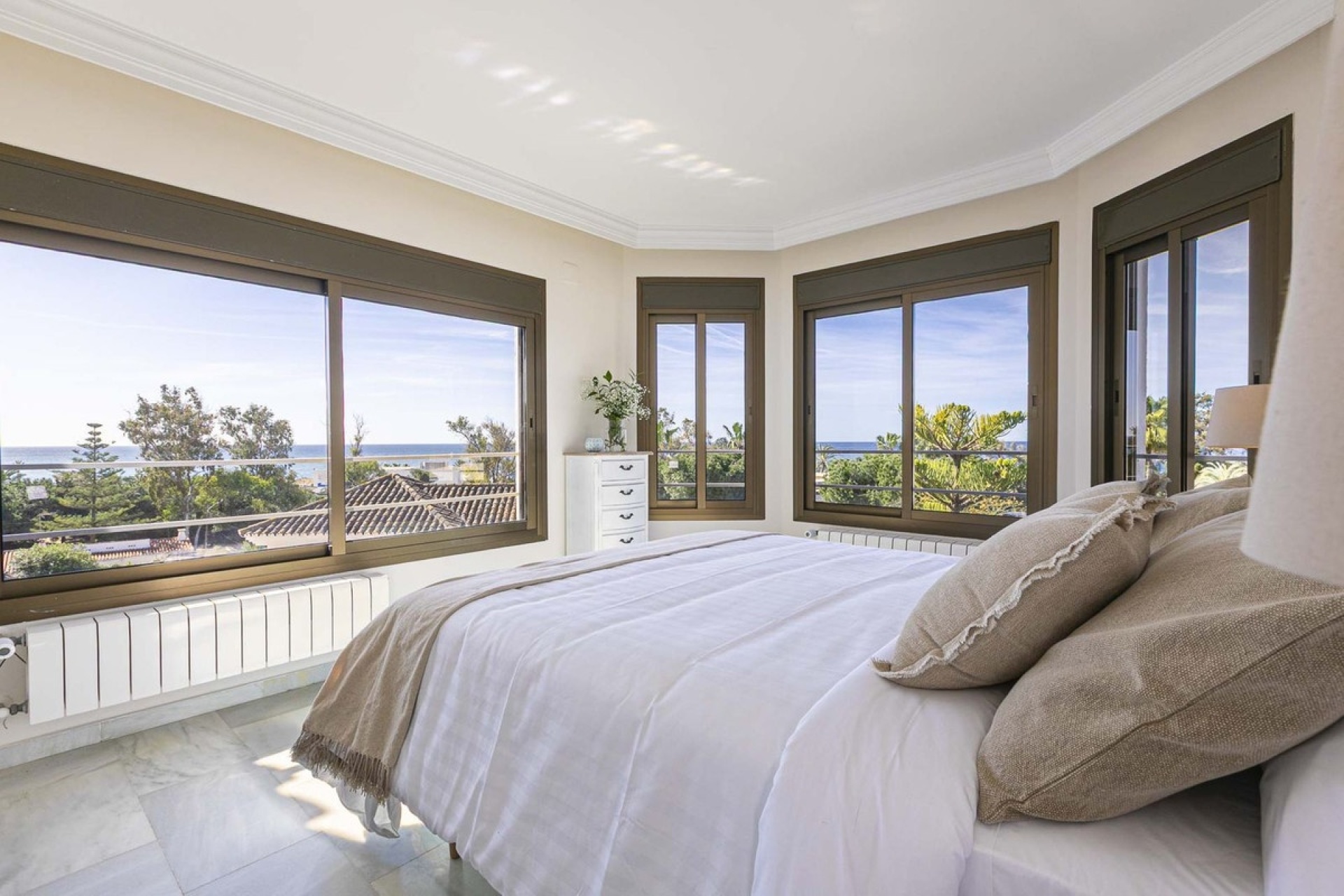 Resale - apartment - Marbella - Elviria