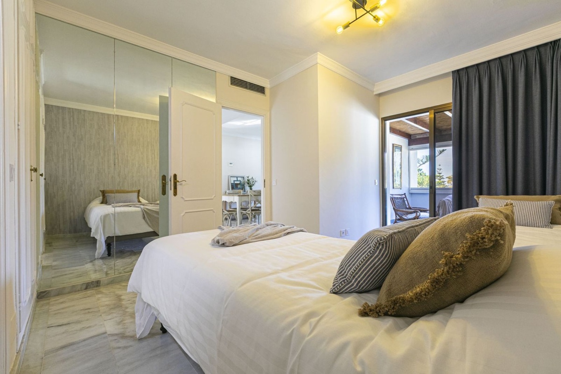 Resale - apartment - Marbella - Elviria