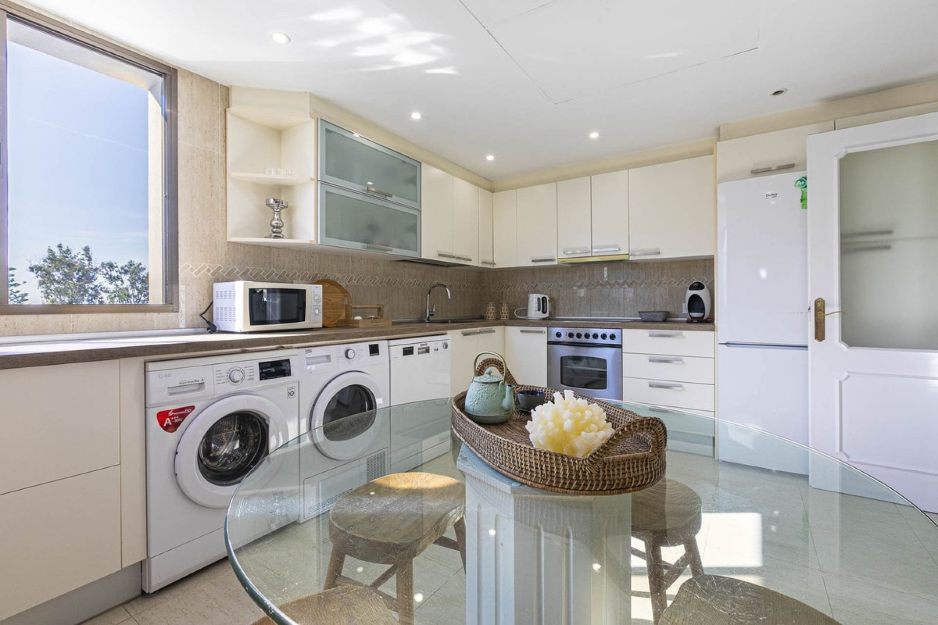 Resale - apartment - Marbella - Elviria
