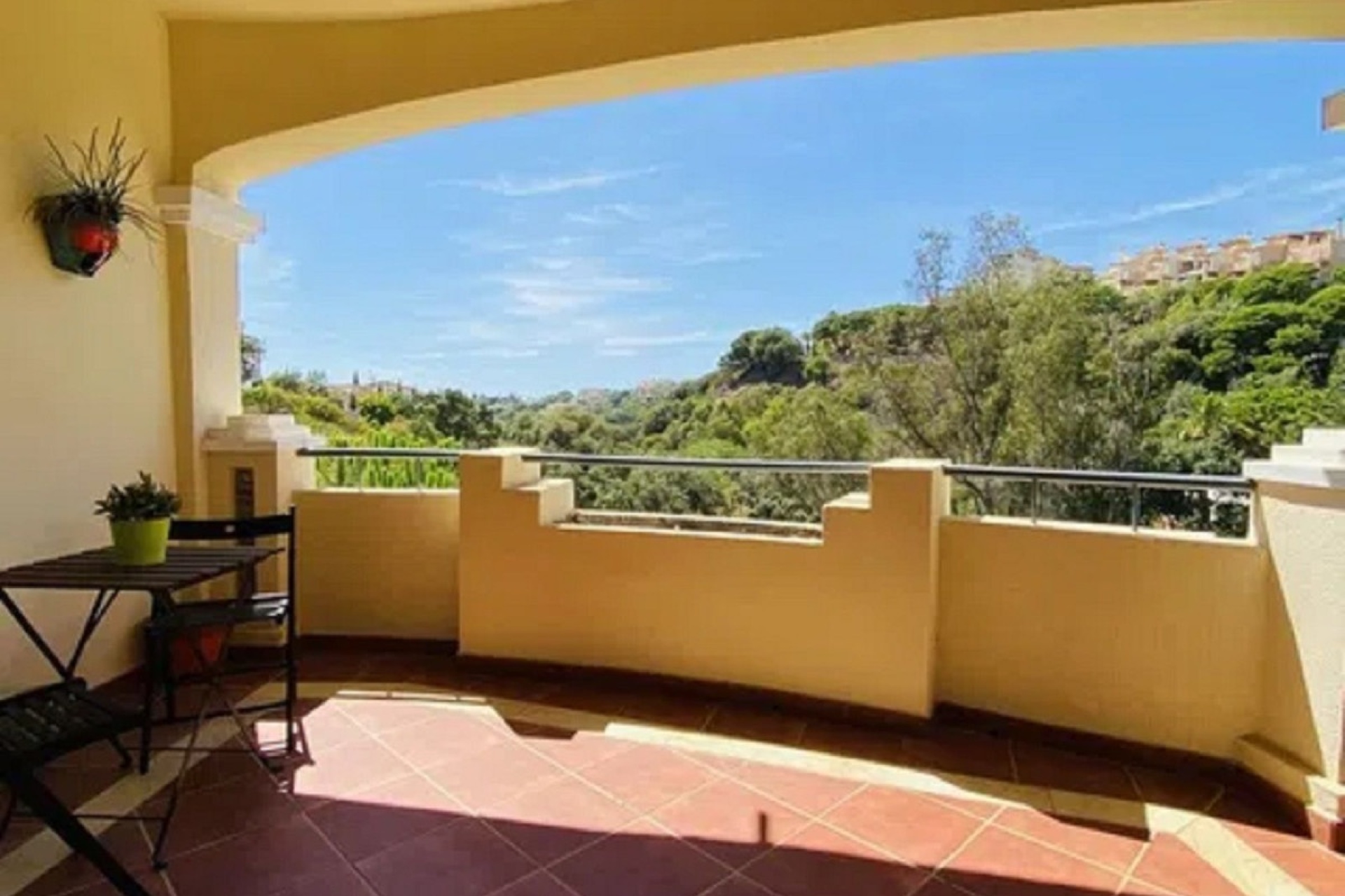 Resale - apartment - Marbella - Elviria