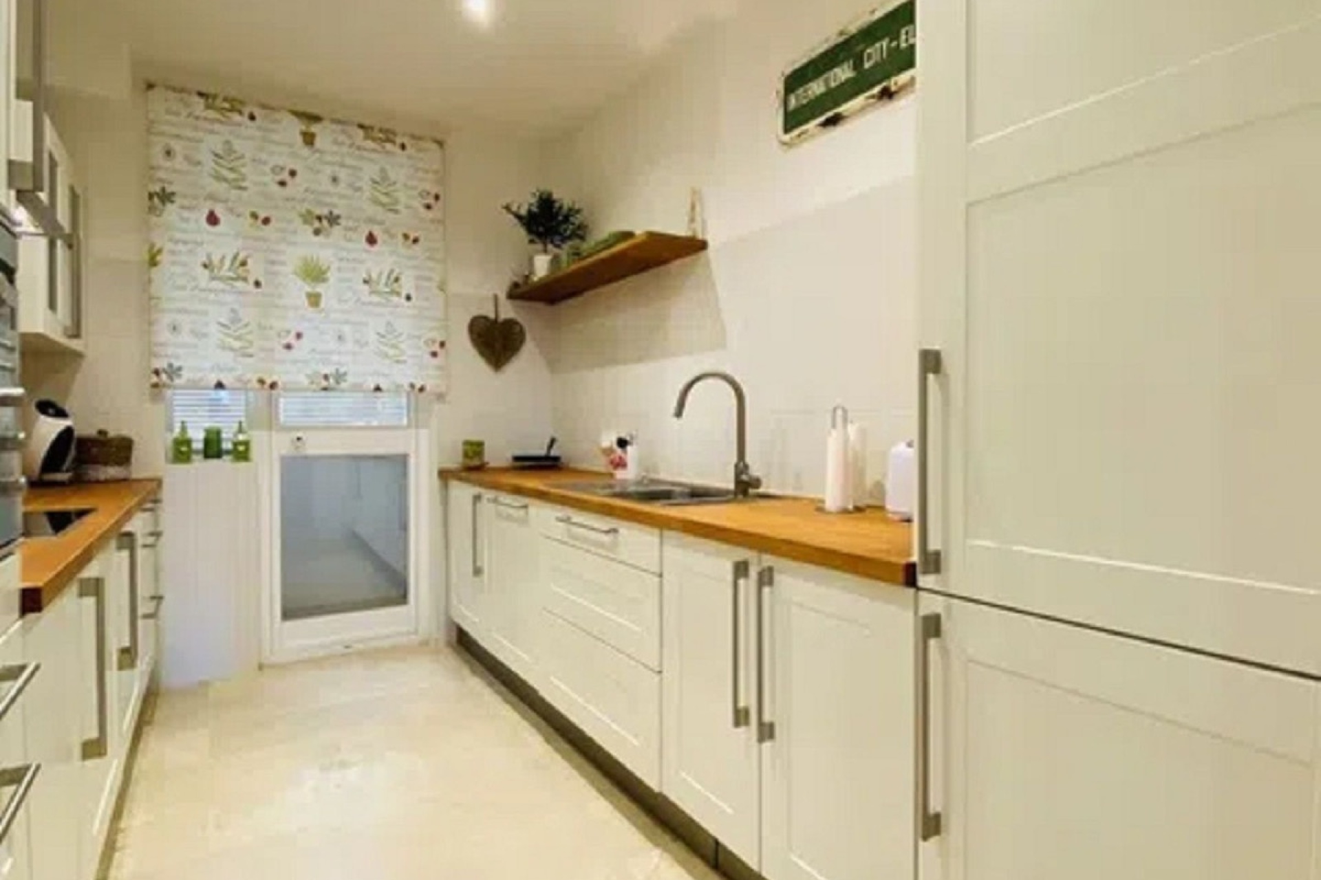 Resale - apartment - Marbella - Elviria