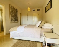 Resale - apartment - Marbella - Elviria