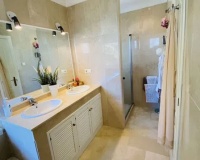 Resale - apartment - Marbella - Elviria