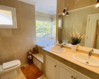 Resale - apartment - Marbella - Elviria