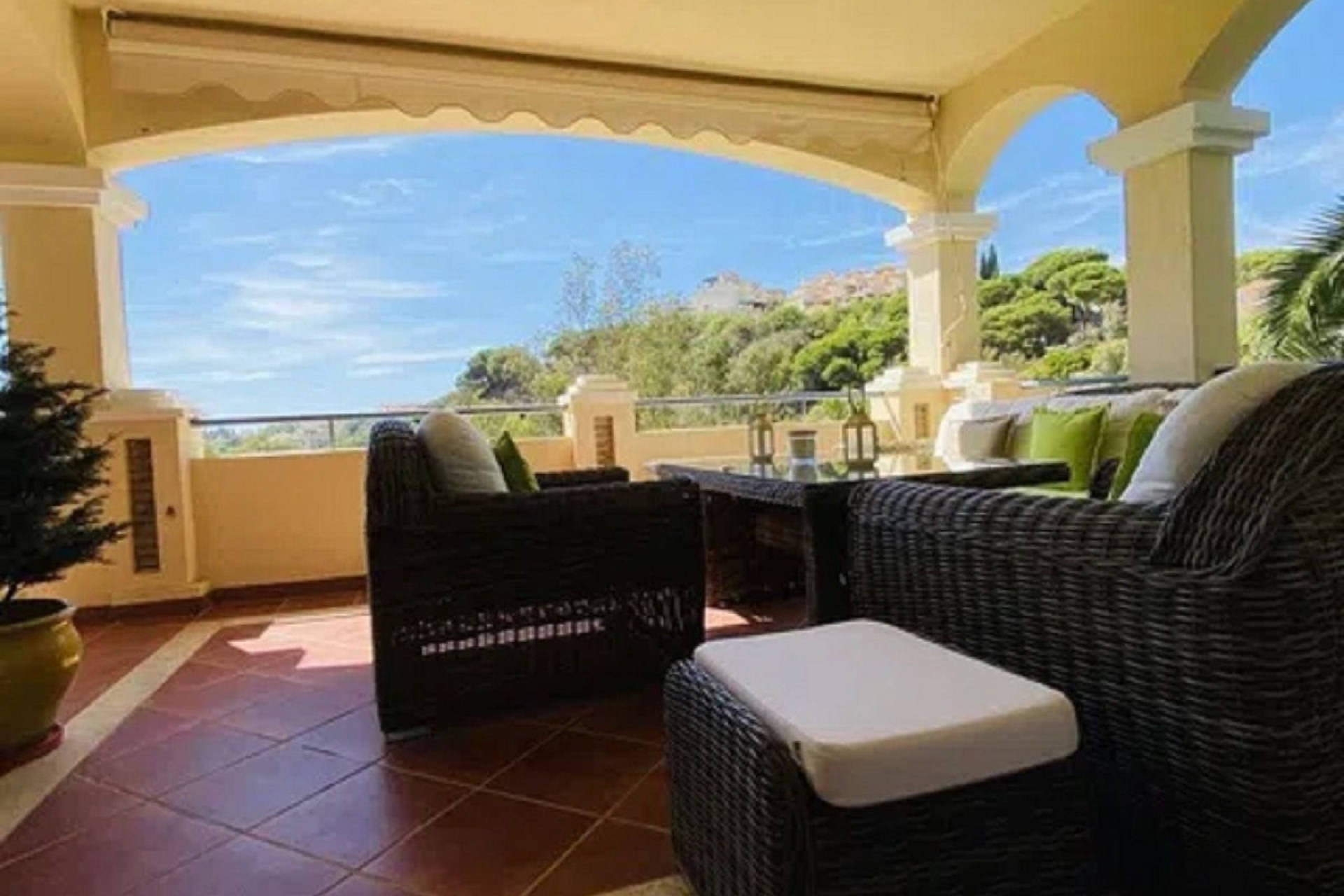 Resale - apartment - Marbella - Elviria