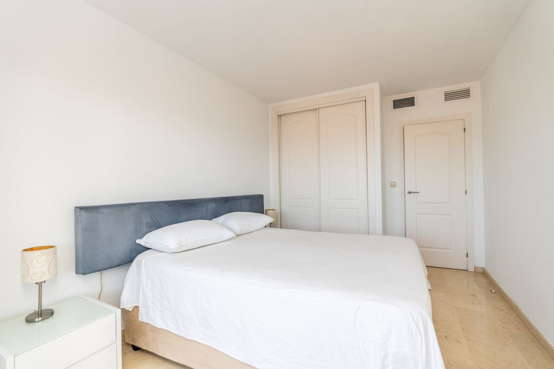 Resale - apartment - Marbella - Elviria