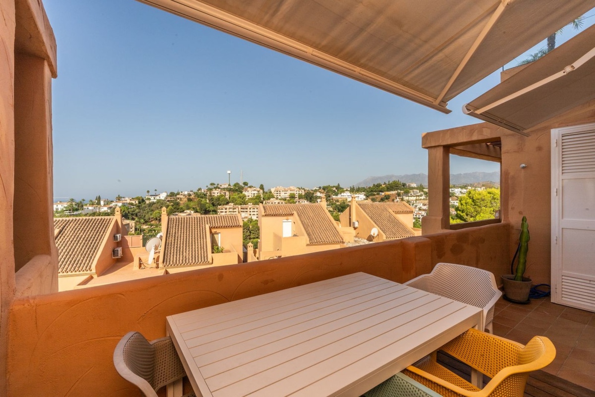 Resale - apartment - Marbella - Elviria
