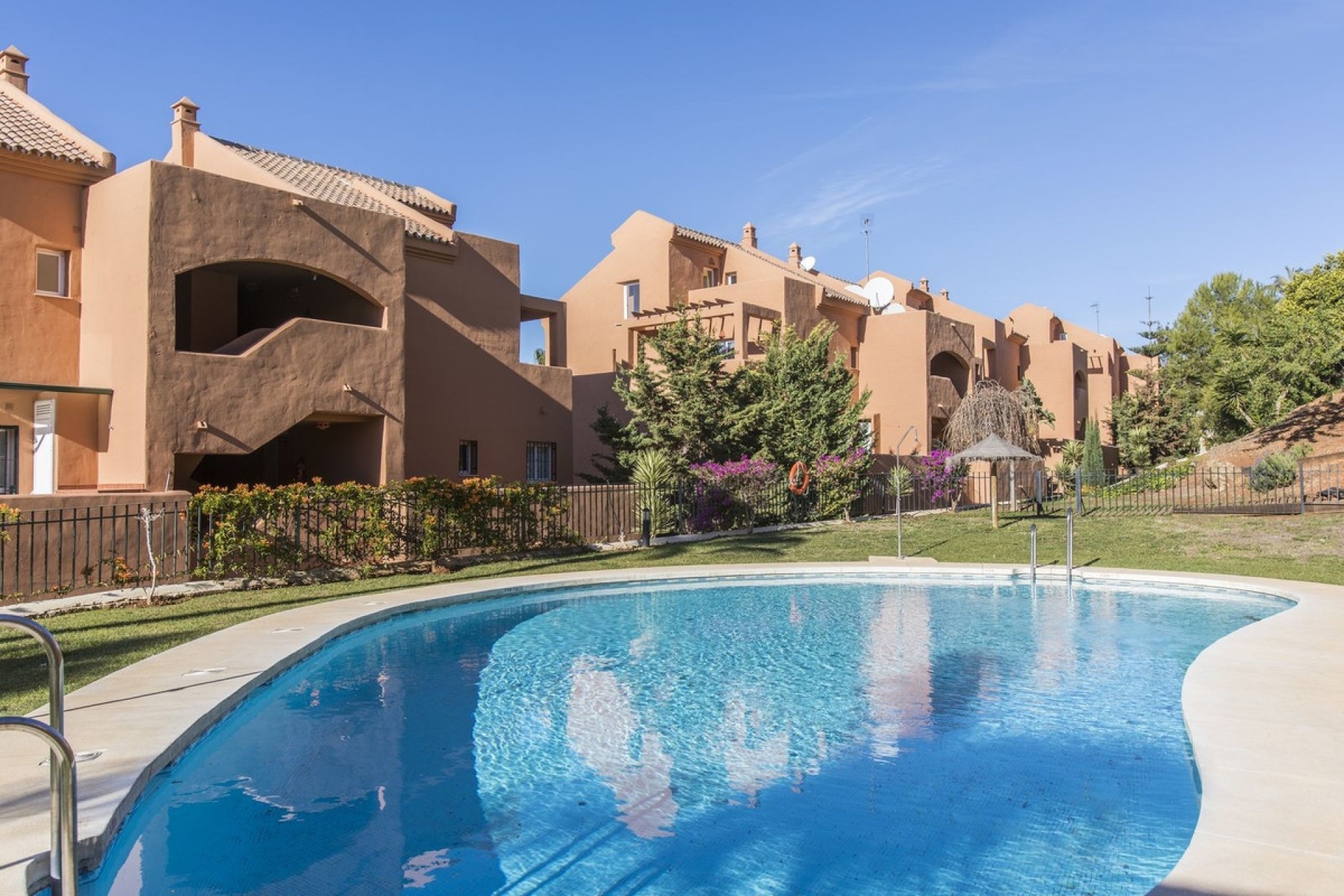 Resale - apartment - Marbella - Elviria