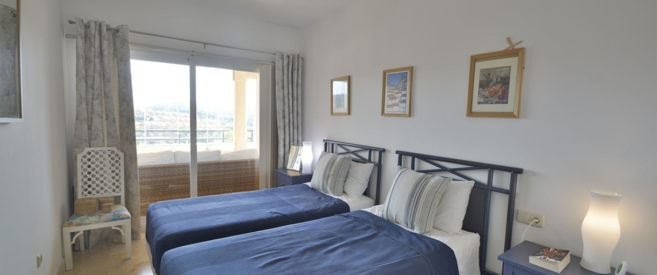 Resale - apartment - Marbella - Elviria