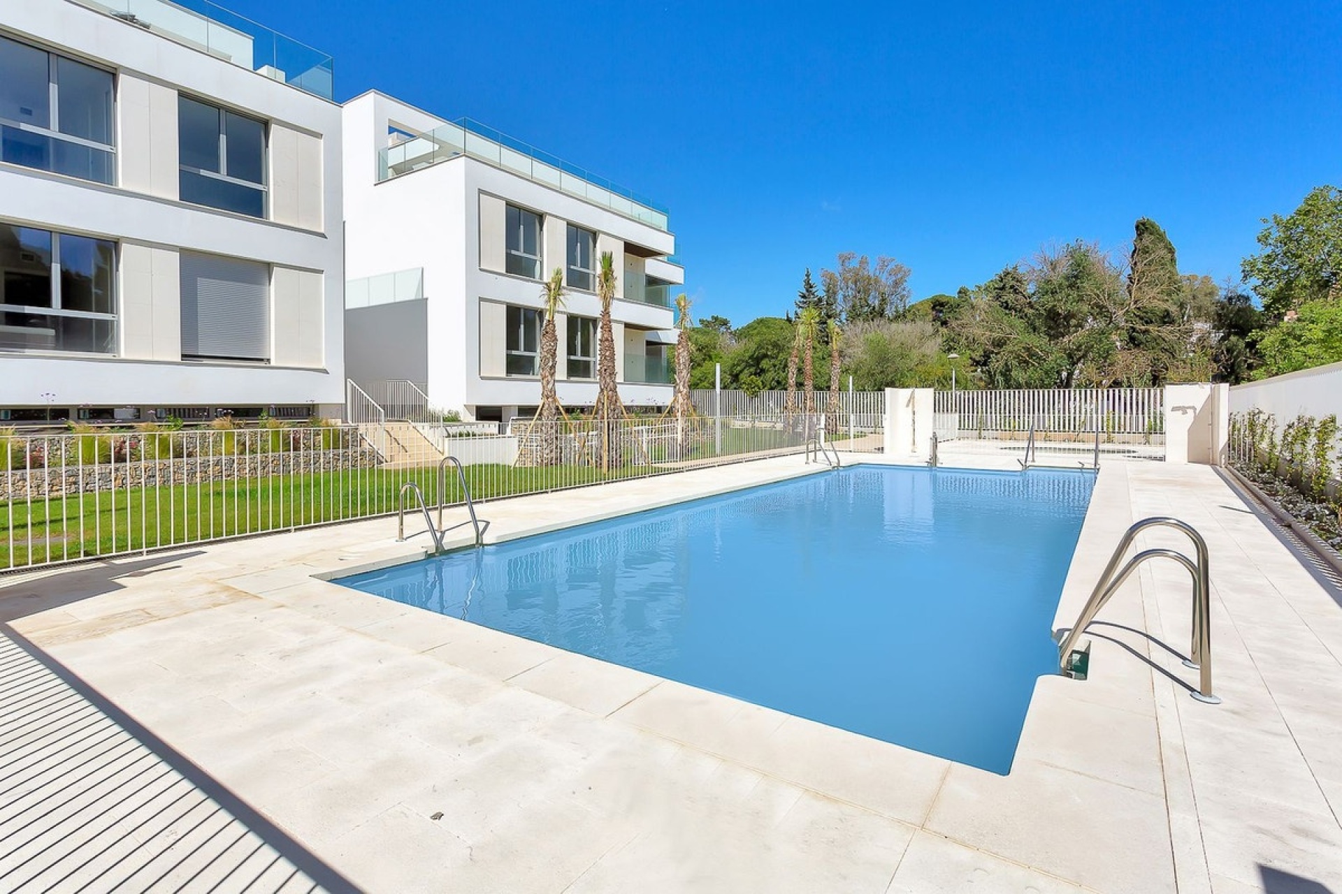 Resale - apartment - Marbella - Elviria