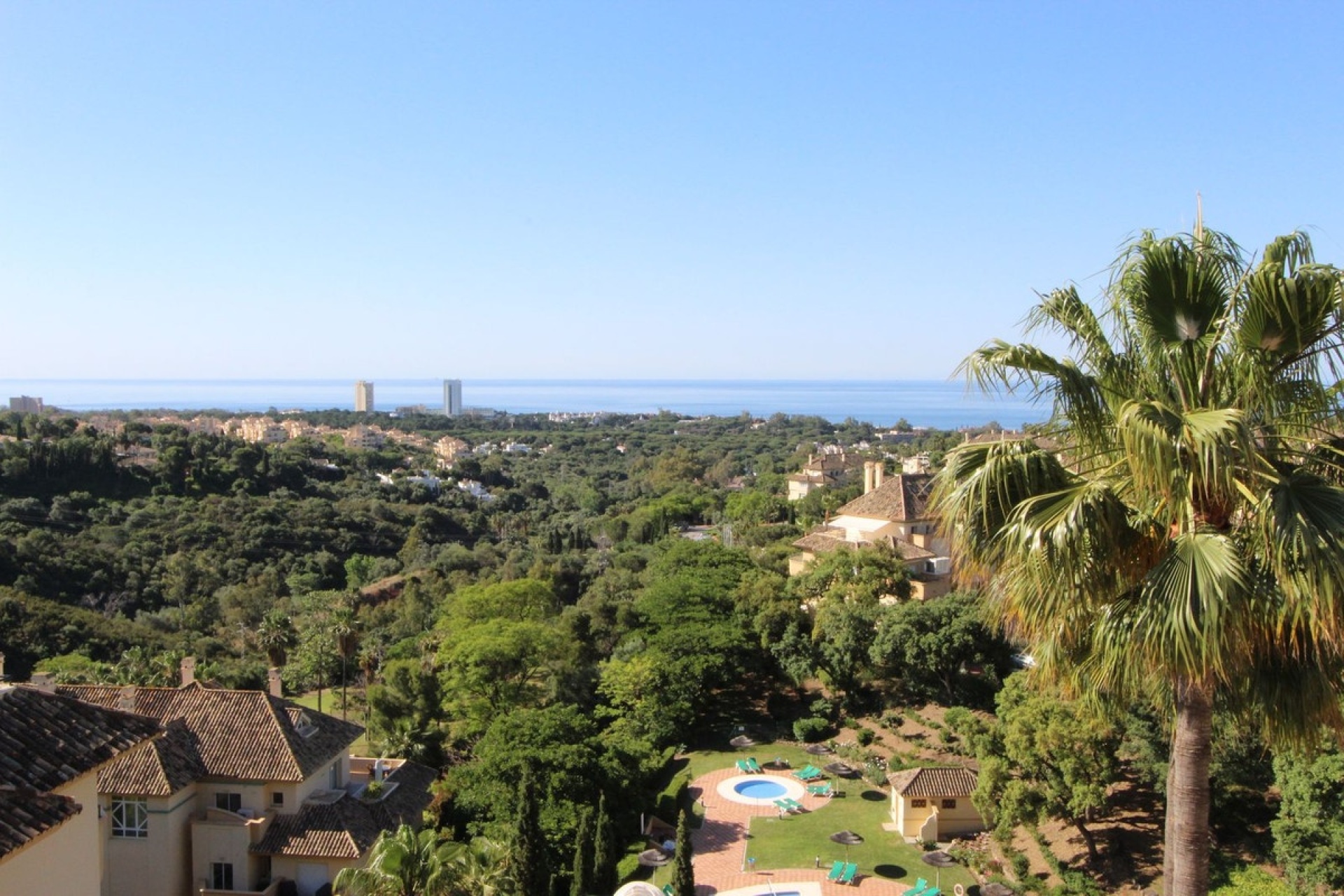 Resale - apartment - Marbella - Elviria
