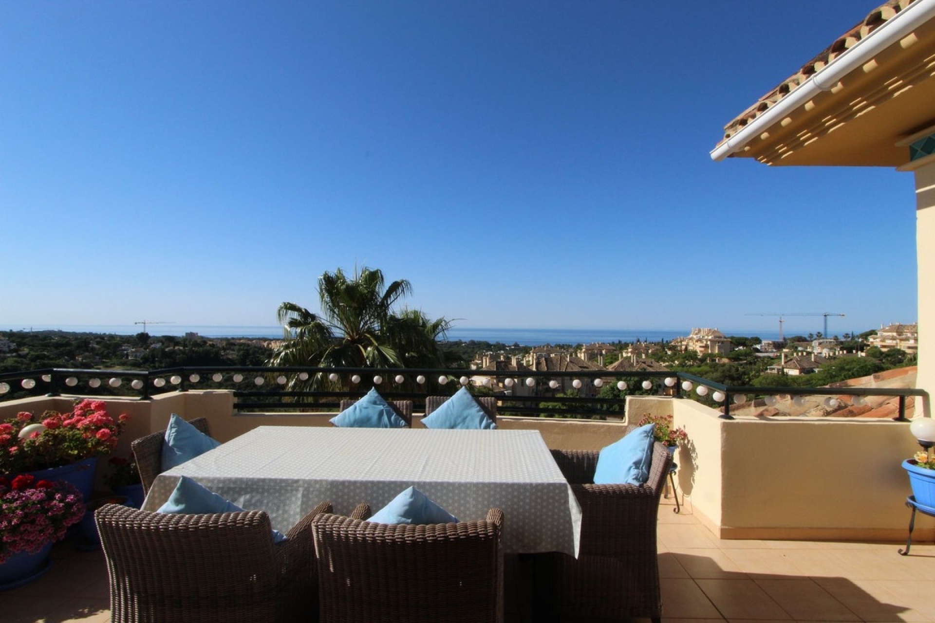 Resale - apartment - Marbella - Elviria
