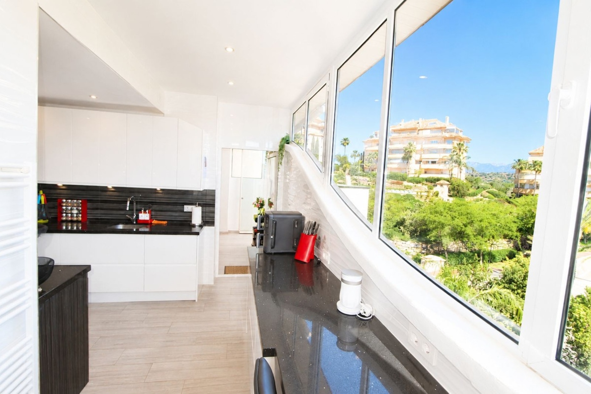 Resale - apartment - Marbella - Elviria