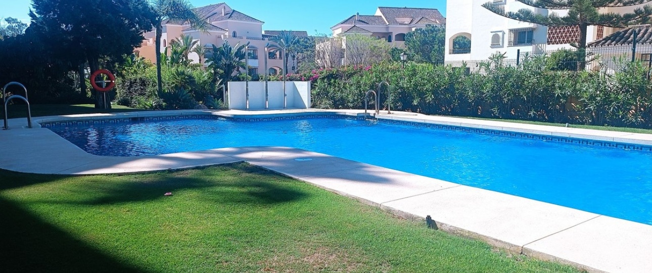 Resale - apartment - Marbella - Elviria