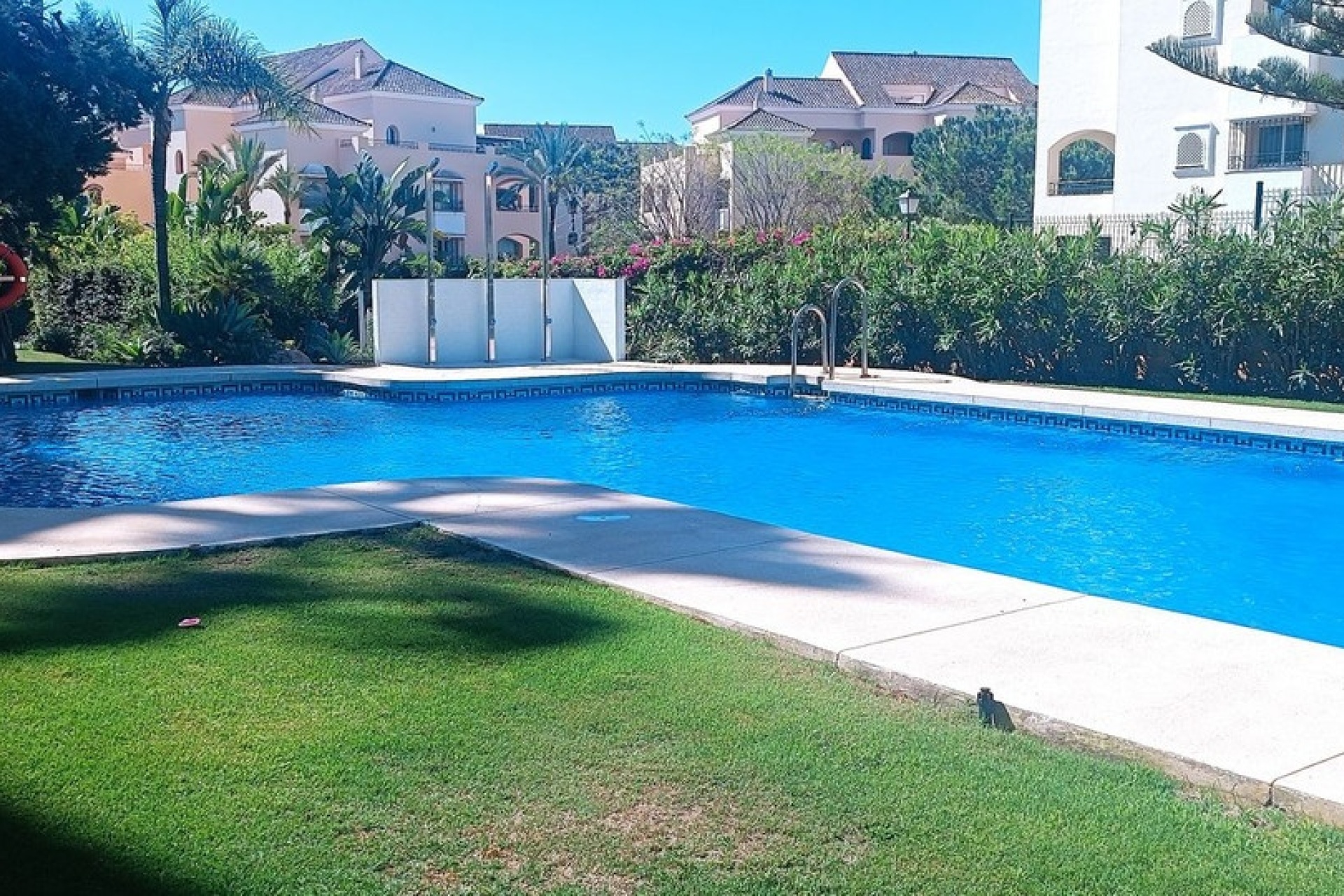 Resale - apartment - Marbella - Elviria