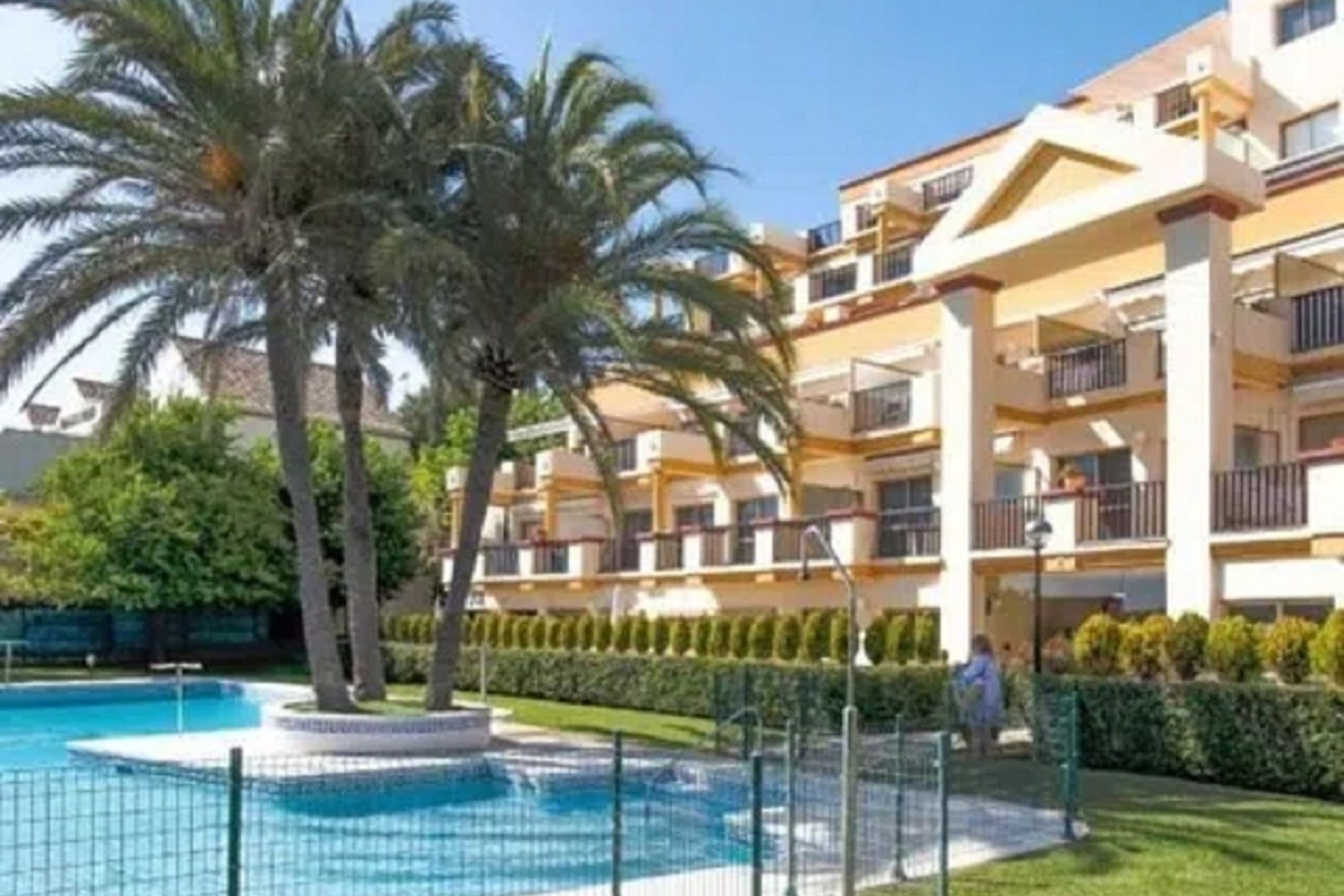 Resale - apartment - Marbella - Elviria