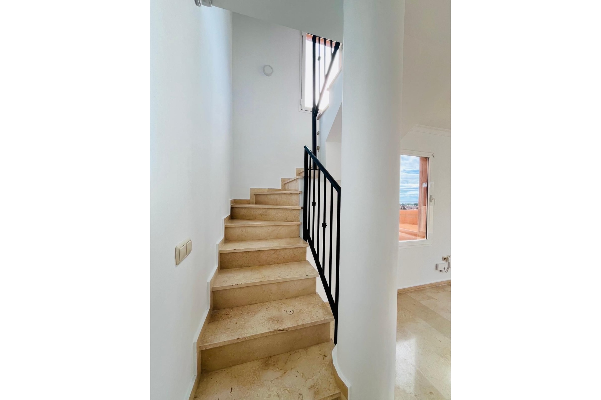Resale - apartment - Marbella - Elviria