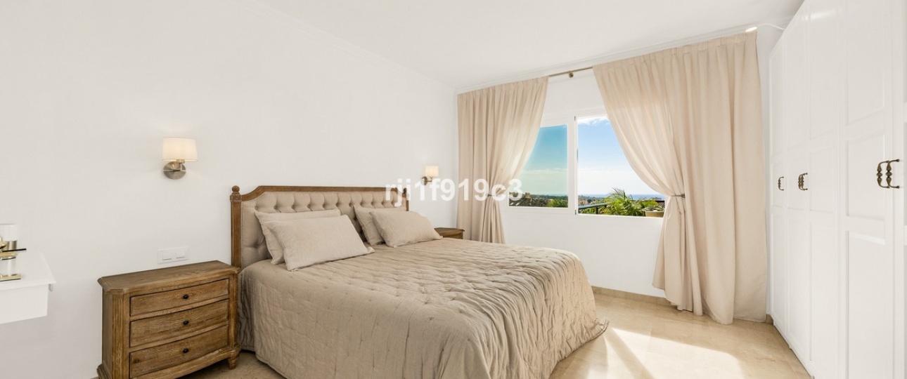 Resale - apartment - Marbella - Elviria