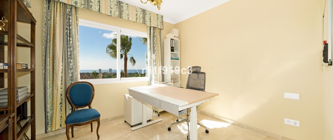 Resale - apartment - Marbella - Elviria