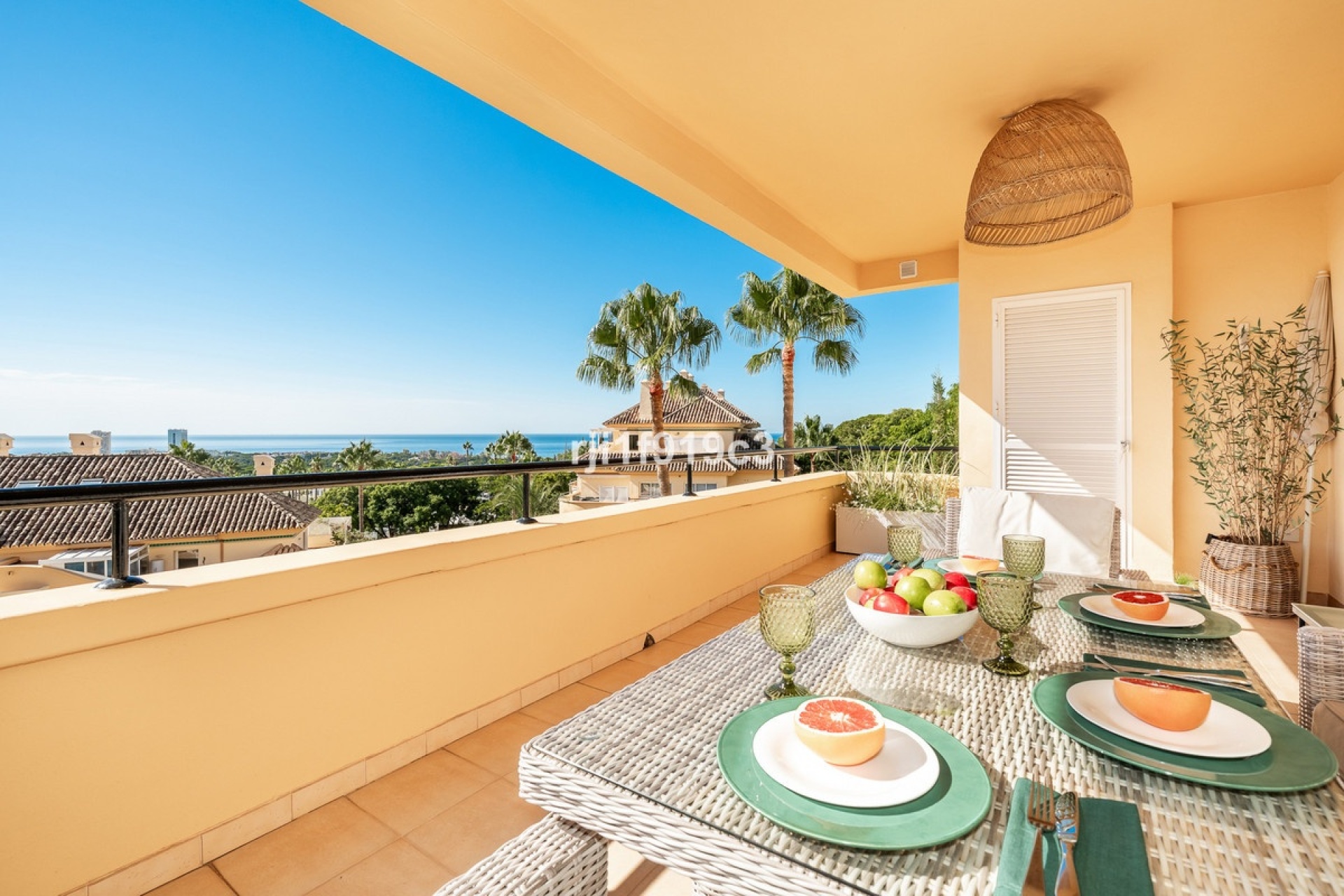 Resale - apartment - Marbella - Elviria