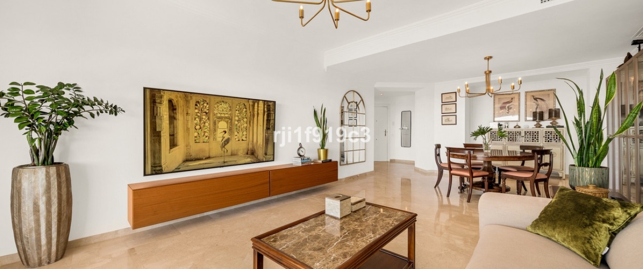 Resale - apartment - Marbella - Elviria