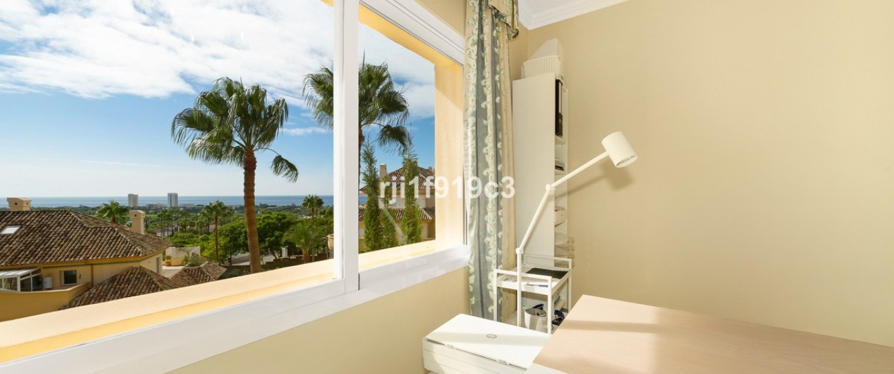 Resale - apartment - Marbella - Elviria