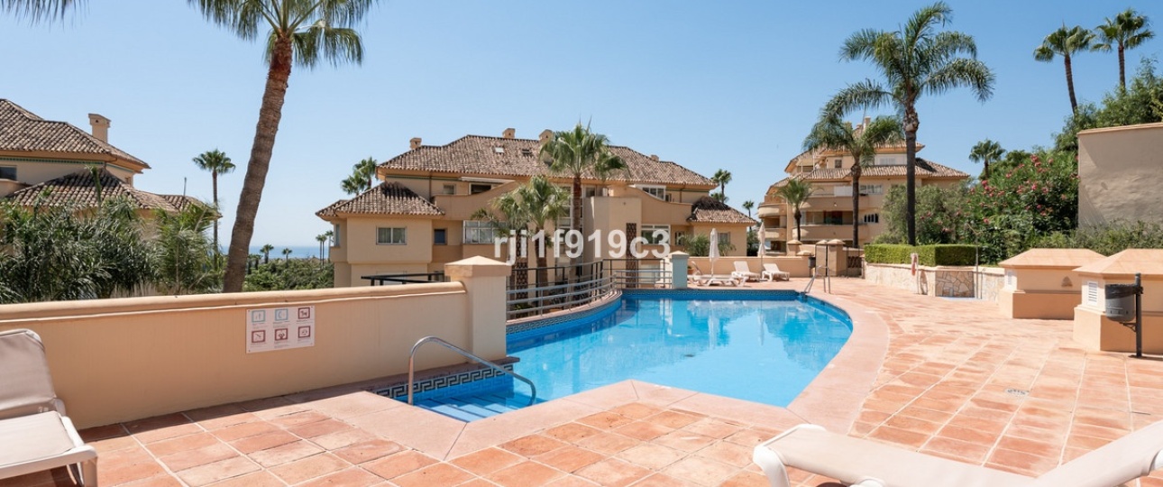 Resale - apartment - Marbella - Elviria