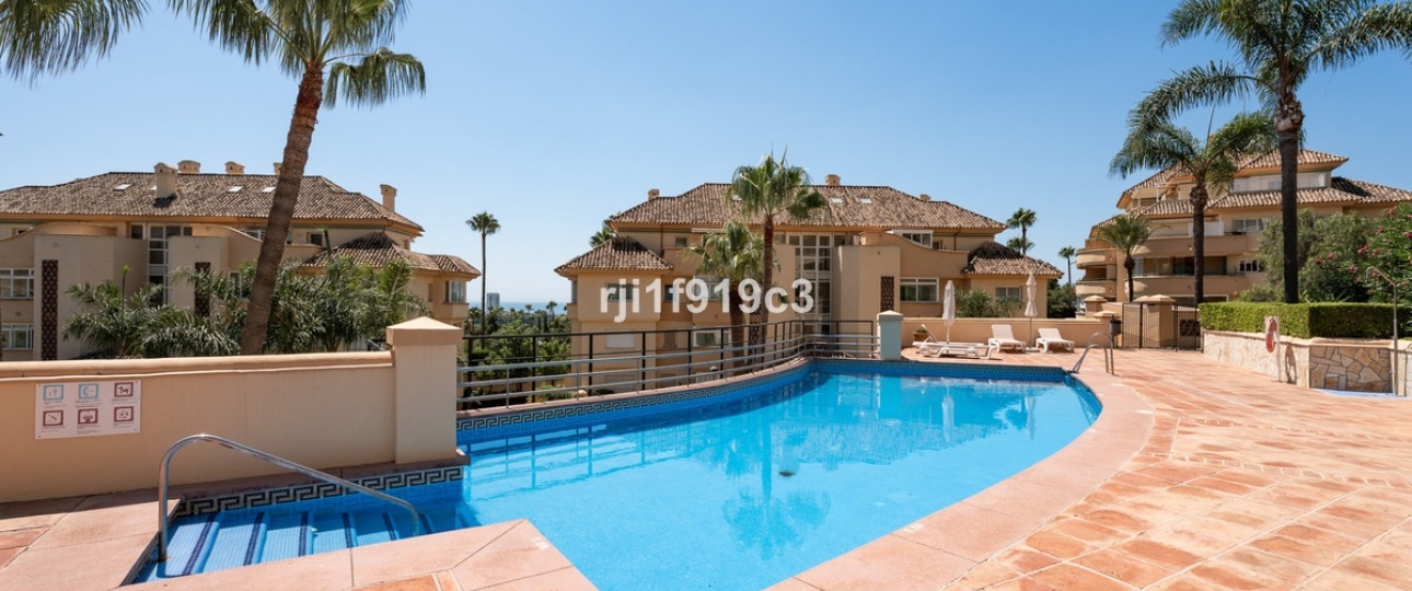 Resale - apartment - Marbella - Elviria