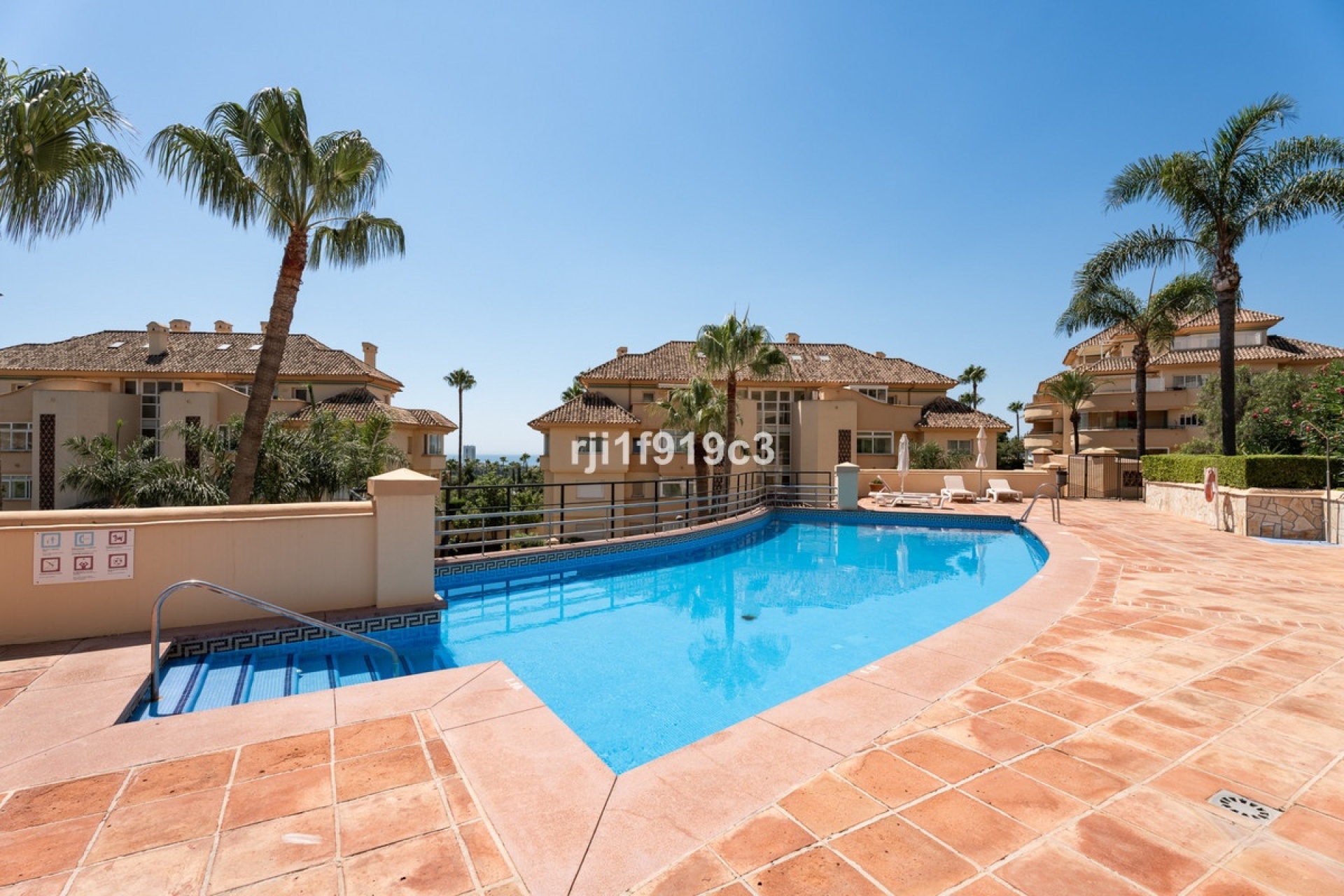 Resale - apartment - Marbella - Elviria