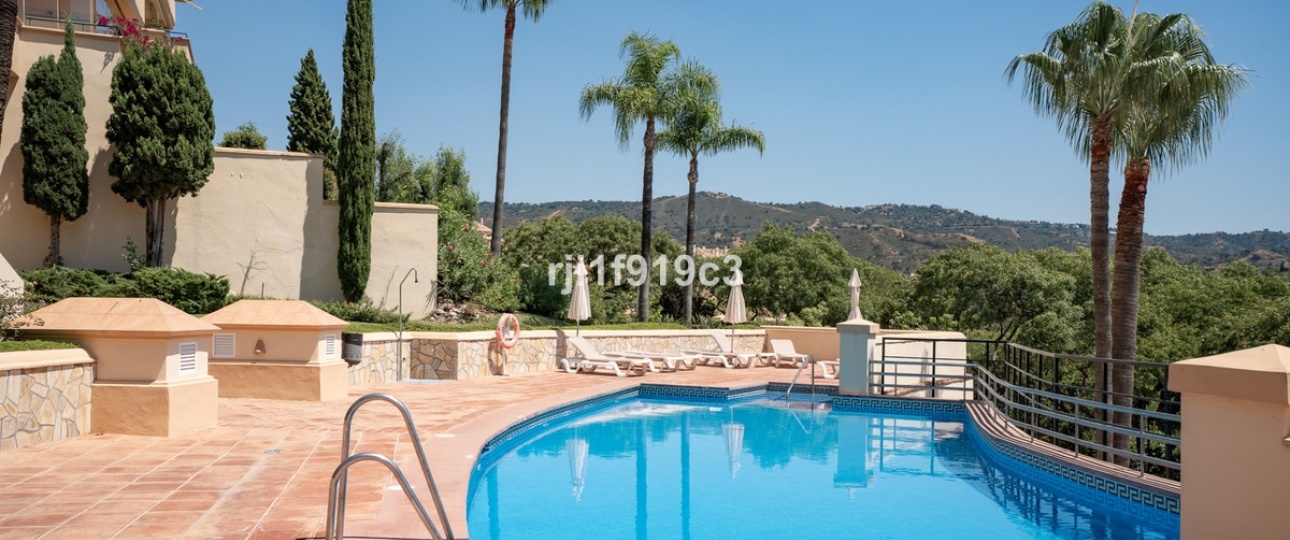 Resale - apartment - Marbella - Elviria