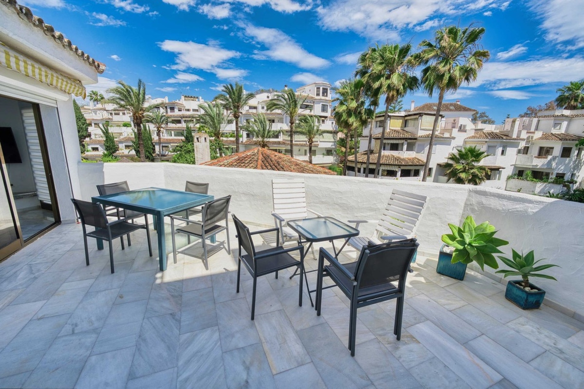 Resale - apartment - Marbella - Elviria