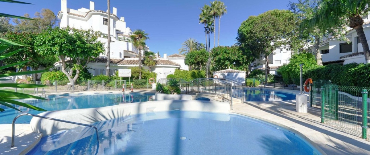 Resale - apartment - Marbella - Elviria