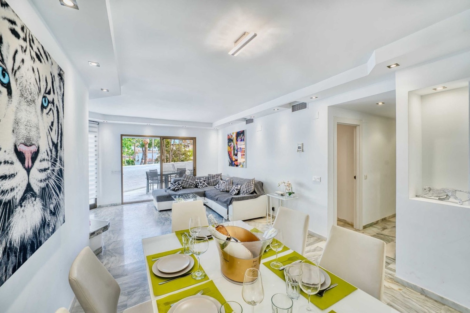 Resale - apartment - Marbella - Elviria