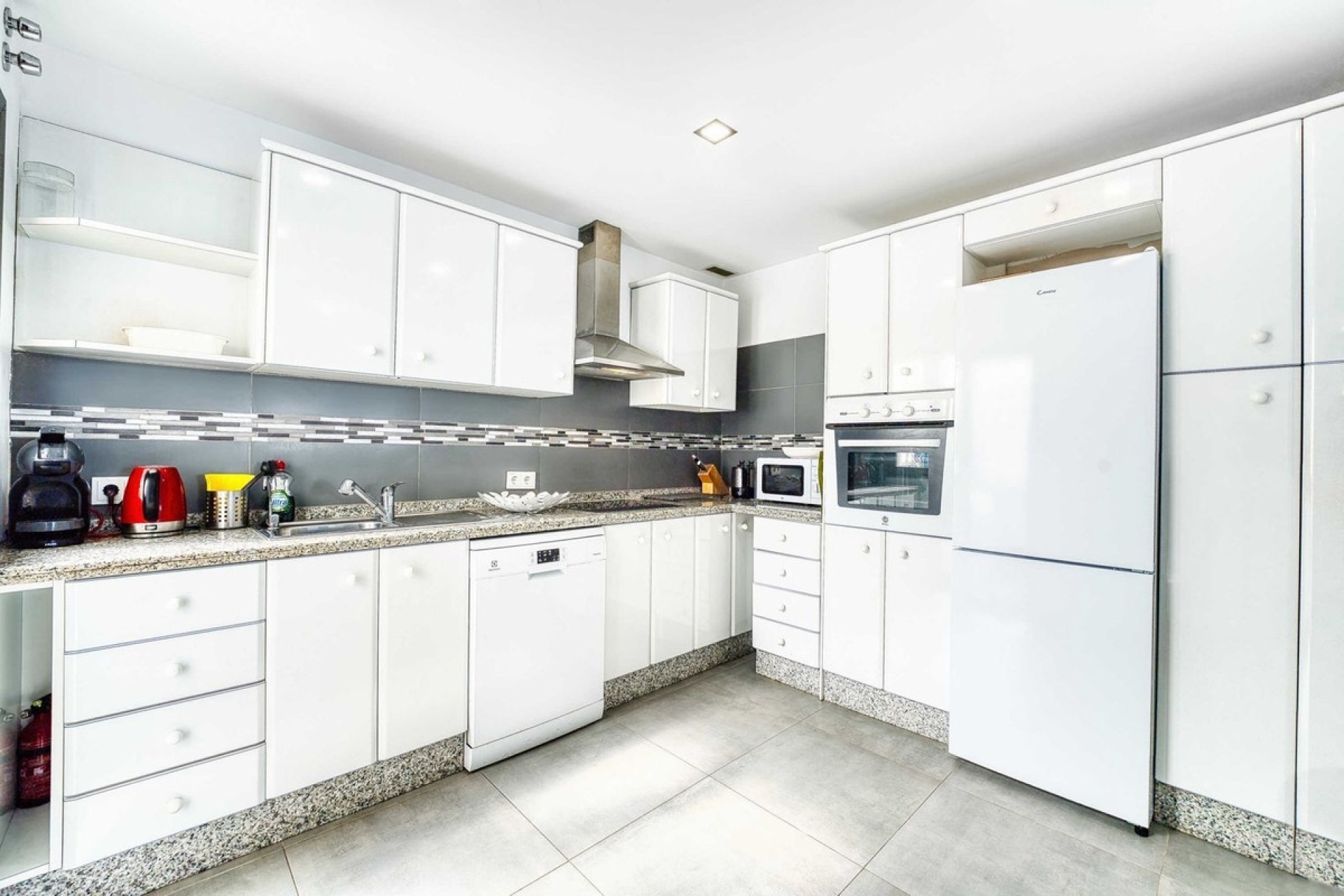 Resale - apartment - Marbella - Elviria