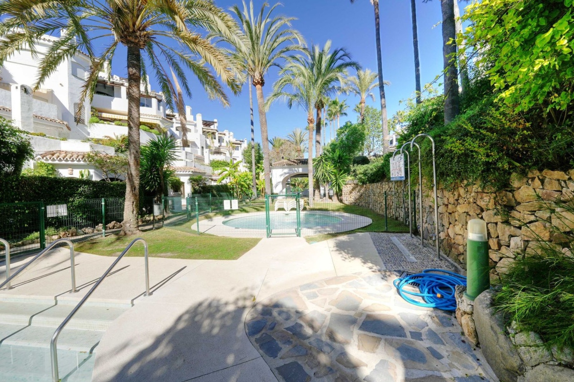 Resale - apartment - Marbella - Elviria
