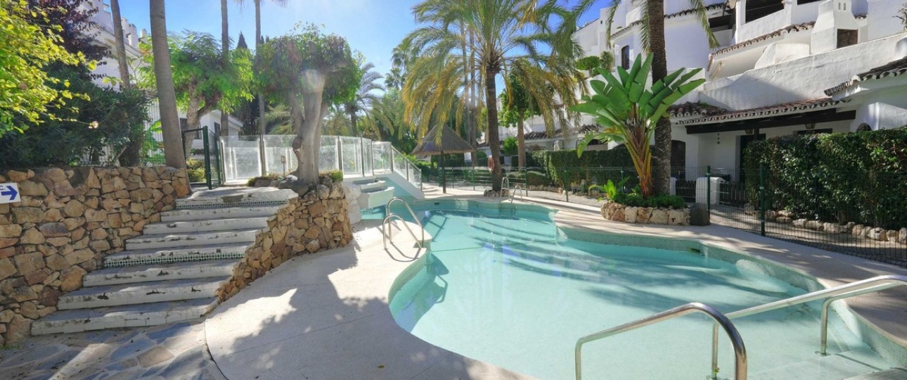 Resale - apartment - Marbella - Elviria