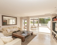 Resale - apartment - Marbella - Elviria