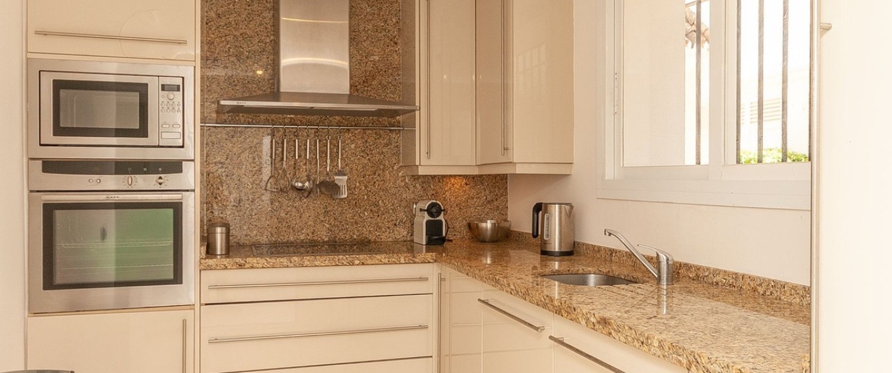 Resale - apartment - Marbella - Elviria