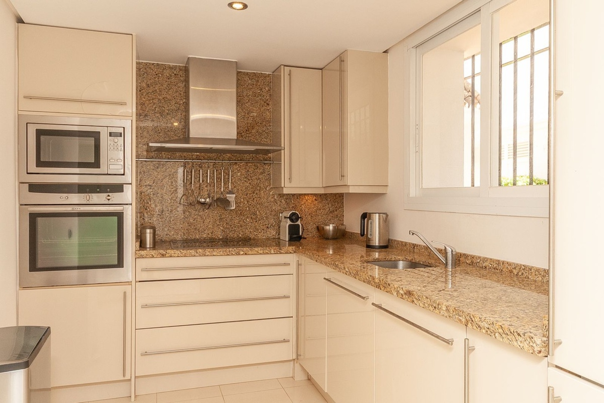 Resale - apartment - Marbella - Elviria