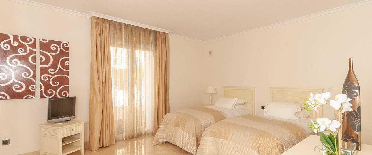 Resale - apartment - Marbella - Elviria
