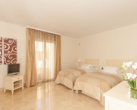 Resale - apartment - Marbella - Elviria
