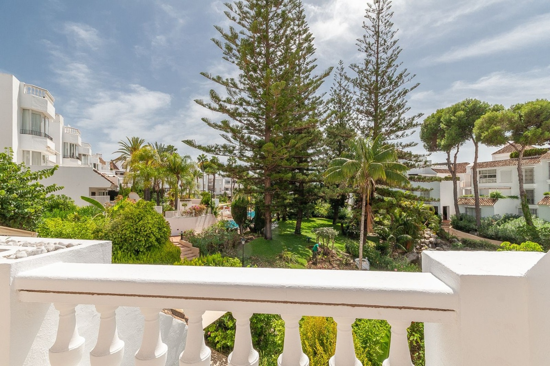 Resale - apartment - Marbella - Elviria