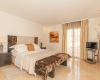 Resale - apartment - Marbella - Elviria