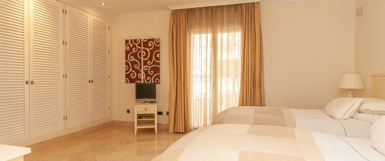 Resale - apartment - Marbella - Elviria