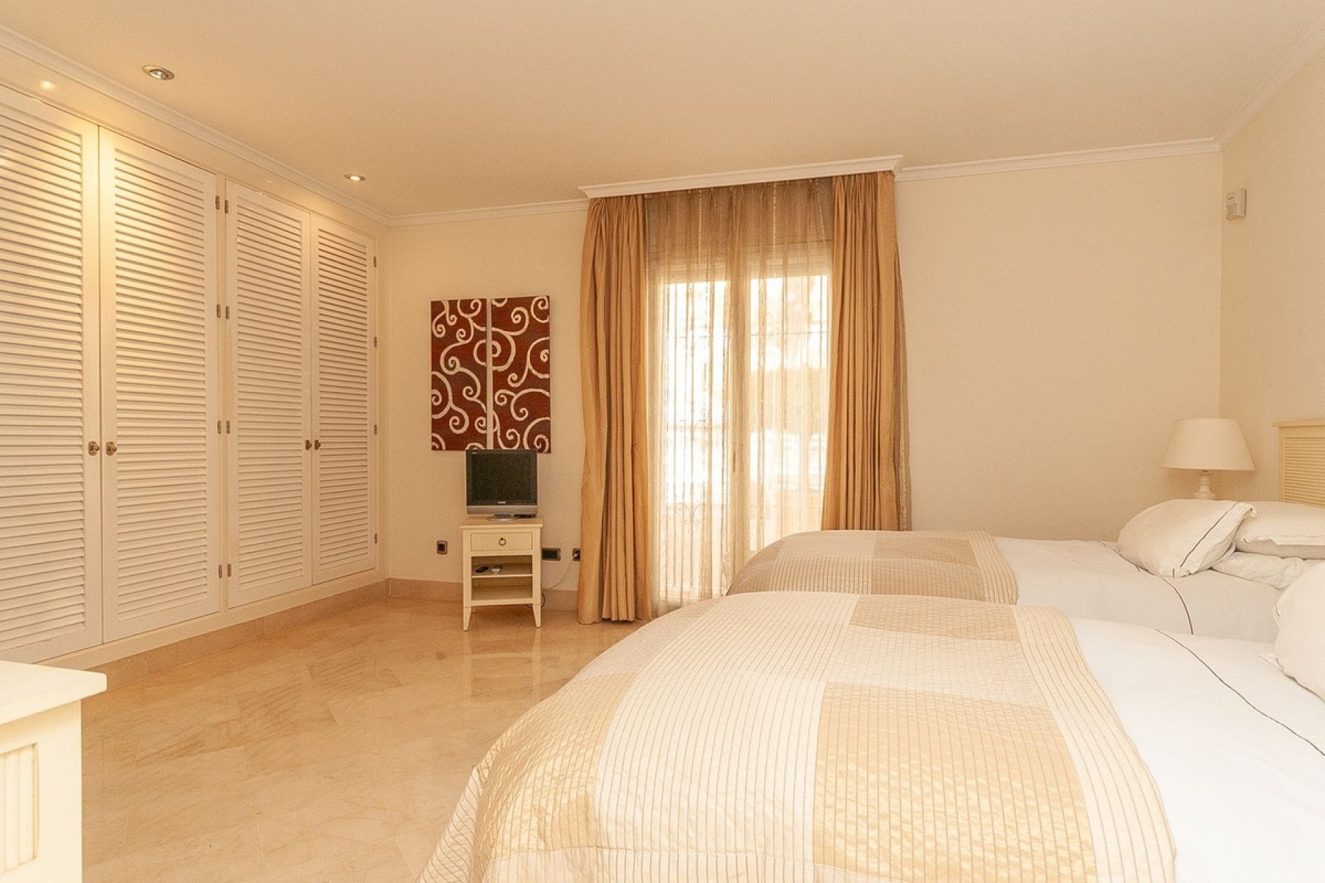 Resale - apartment - Marbella - Elviria