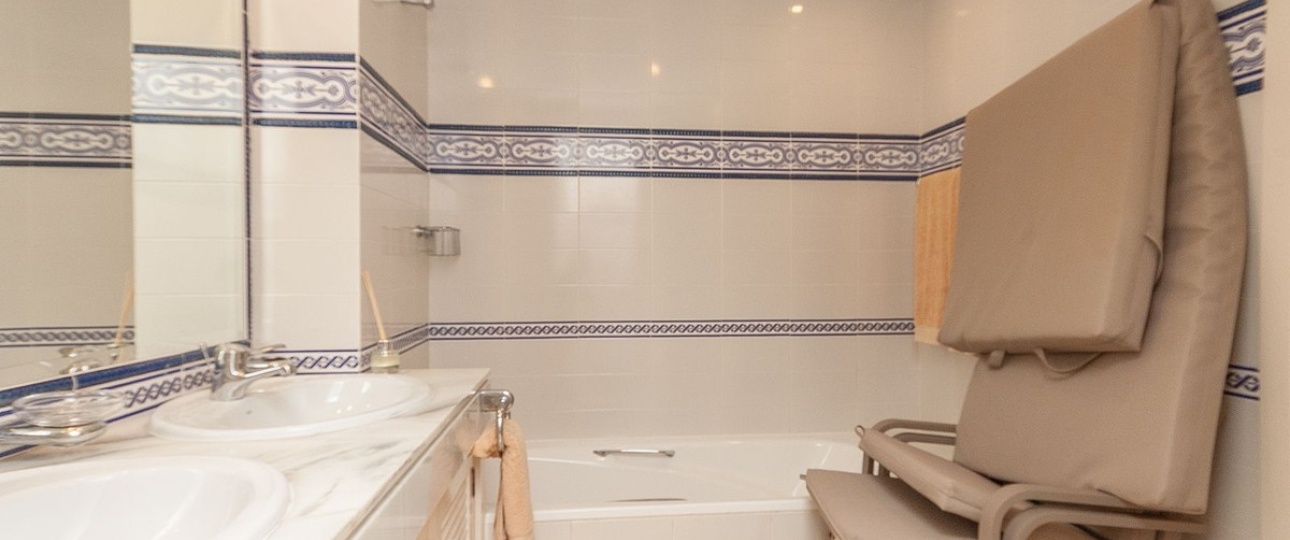 Resale - apartment - Marbella - Elviria