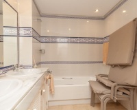 Resale - apartment - Marbella - Elviria