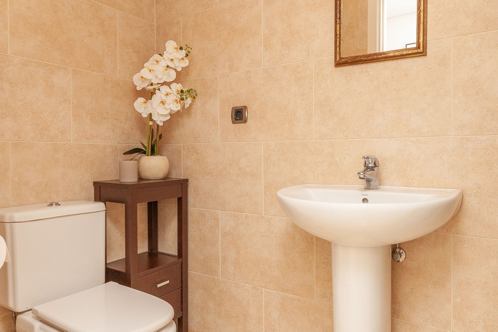 Resale - apartment - Marbella - Elviria